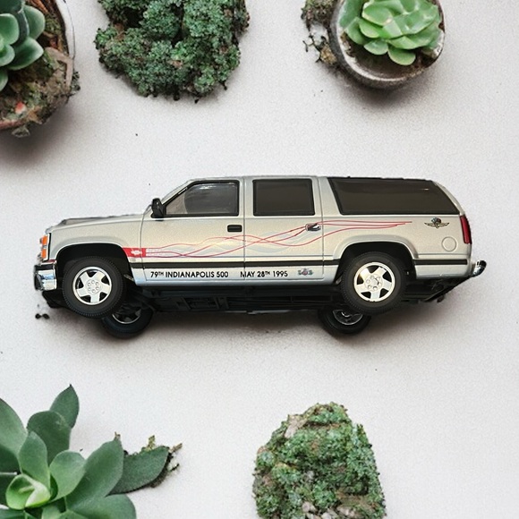 Brookfield Collectors Guild 1994 Suburban Die Cast Car - Picture 4 of 10